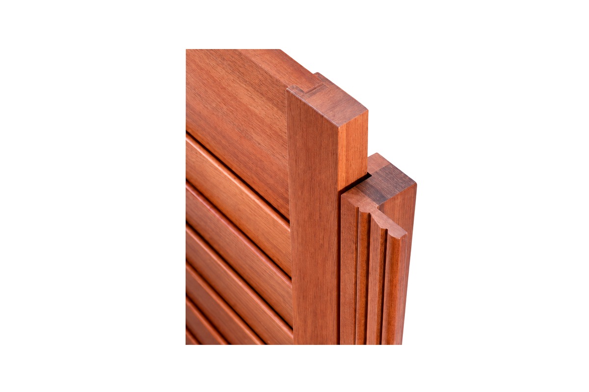 Bull nose Z shutter frame