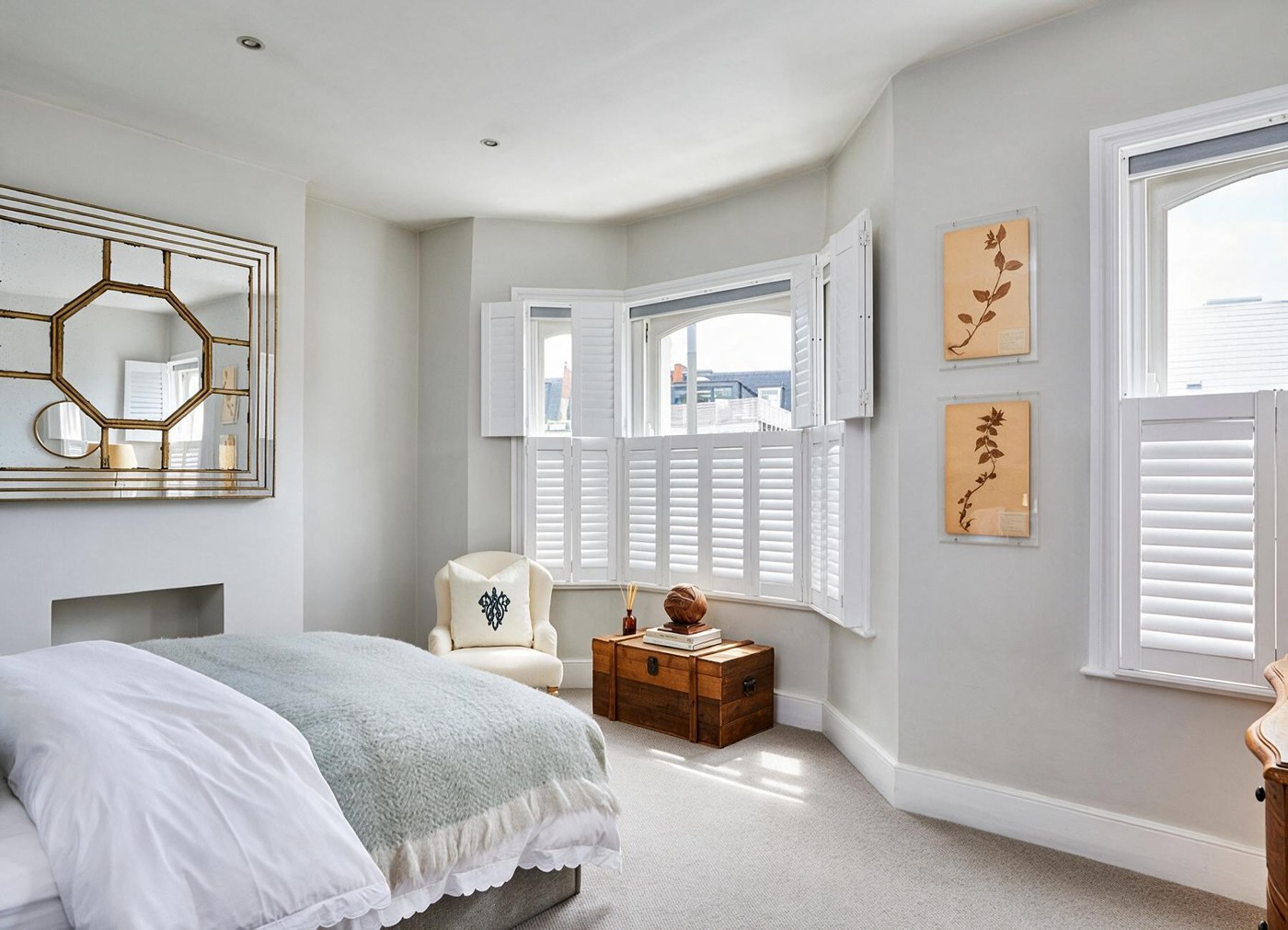 Made-to-measure shutters on a bay window