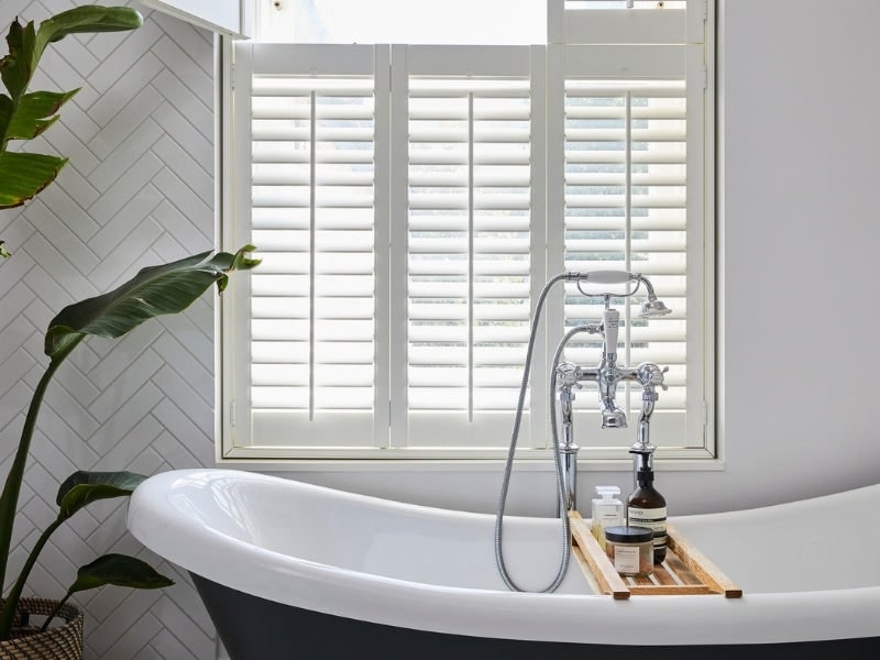 Buying guide for shutters bathroom with bath tub