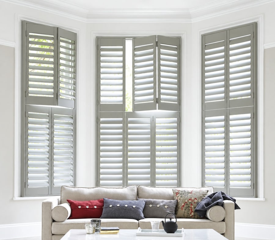 Hawaii tier-on-tier shutters